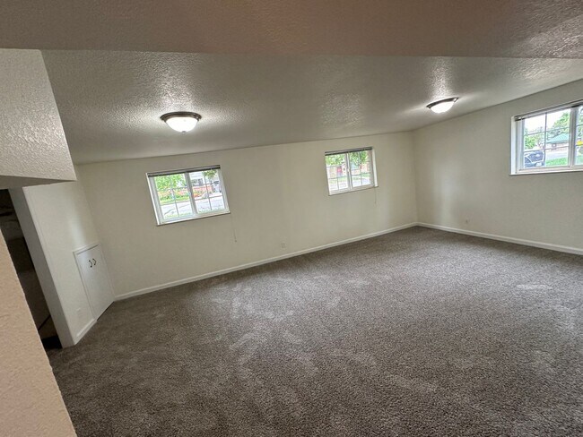 Building Photo - Home in Parkside Subdivision