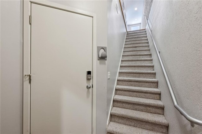Building Photo - 1294 Fernwood Cir NE