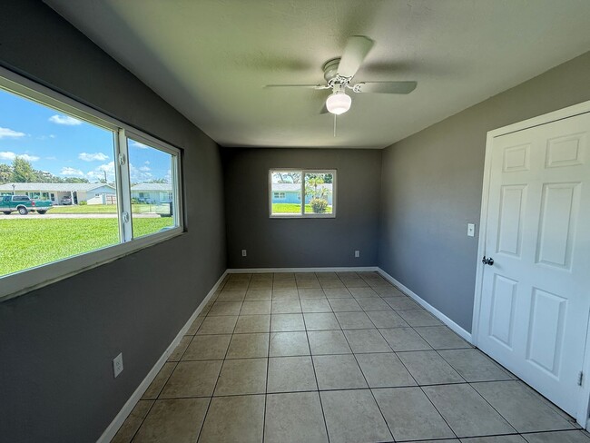 Building Photo - 3 Bedroom 2 Bath Single Family Home