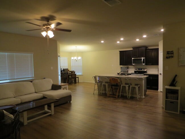 Building Photo - "Charming 3-Bedroom Home with Elegant Gran...