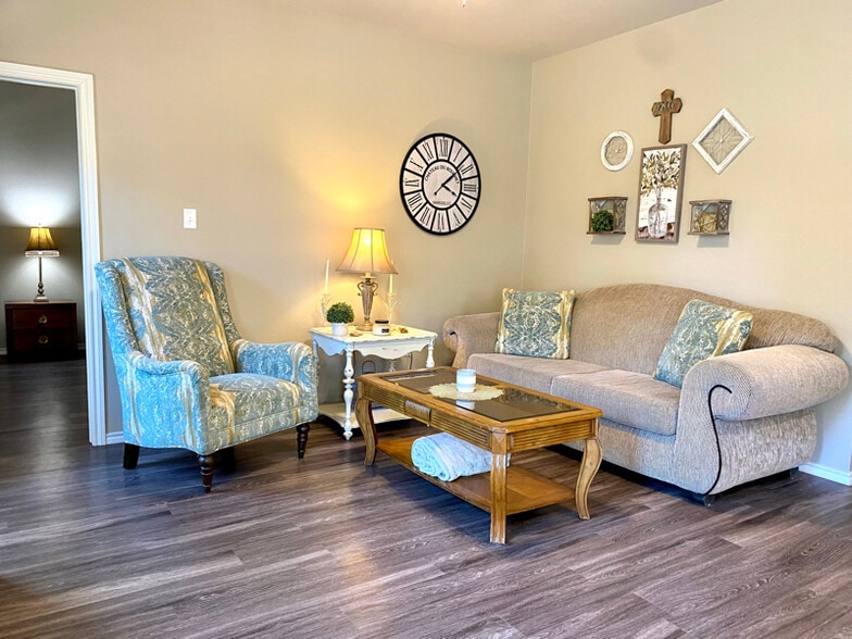 Building Photo - 798 Madison St