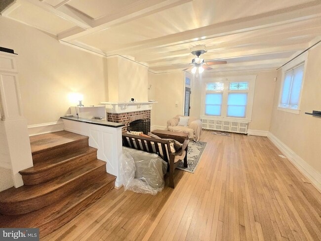 Building Photo - 557 Hamilton St