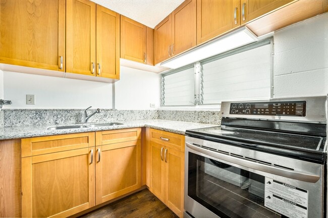 Building Photo - Ala Wai Townhome #1002