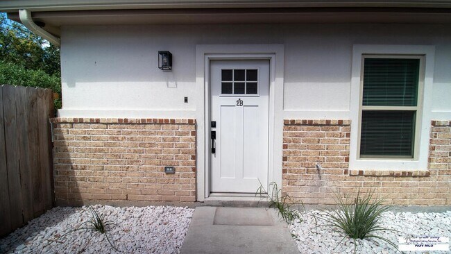 Building Photo - 312 E Magnolia Ave