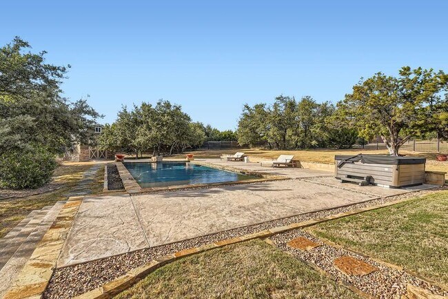 Building Photo - 21808 Esmeralda Dr