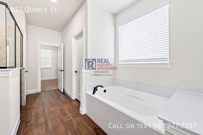 Building Photo - 4027 Quincy St