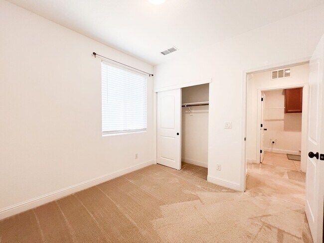 Building Photo - Spacious 4 Bd 3 Bath Home in Elk Grove