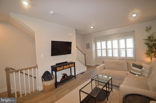 Building Photo - 13943 Airfoil Rd