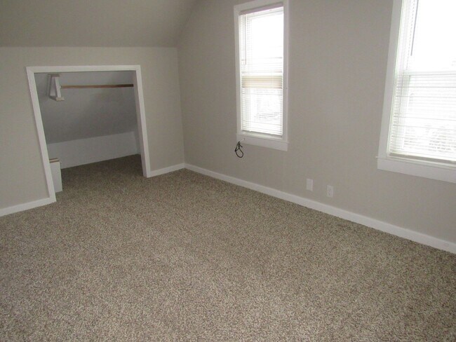 Building Photo - Dracut Beautiful 5 Bedroom Apartment Ready for Occupancy!!