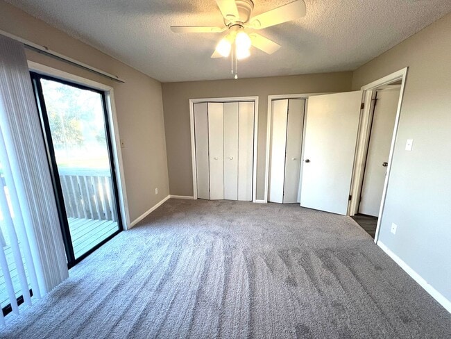 Building Photo - WATERFRONT CONDO IN LAKE PARK