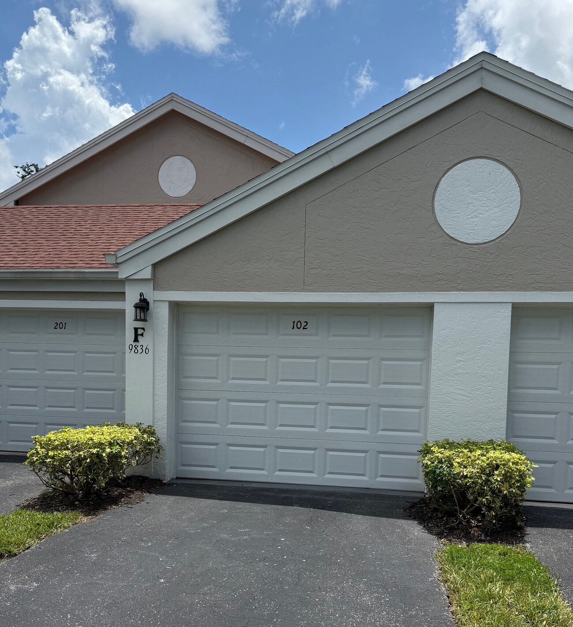 Covered 1 car garage with storage - 9836 Luna Cir