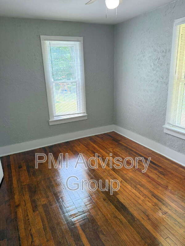 Building Photo - 3701 SW Munson Ave