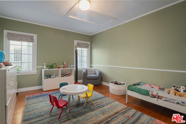 Building Photo - 513 N Mansfield Ave