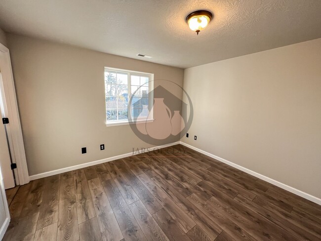 Building Photo - Charming Keizer Home-Coming First week of ...