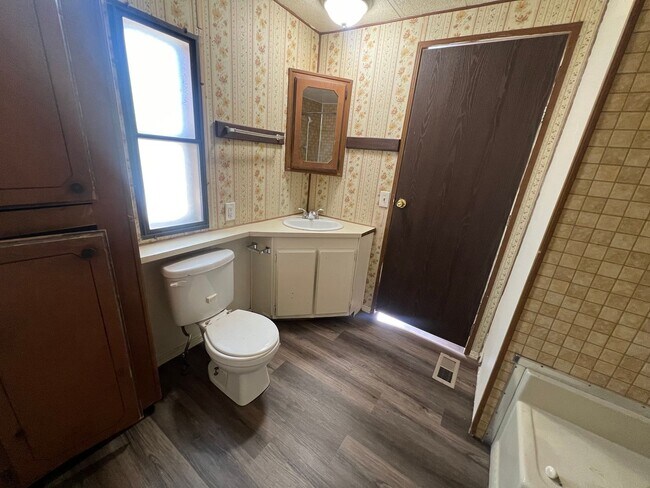 Building Photo - Low Traffic Street-Small Pet Family Member...