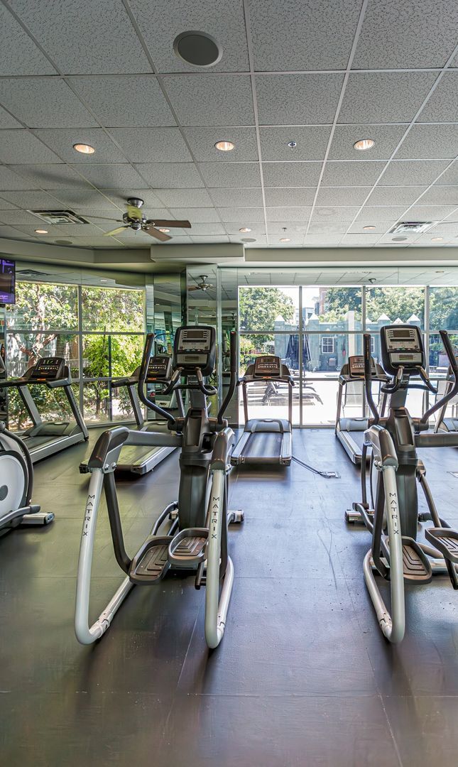 Building Photo - Top Floor 2 Bedroom Condo Located in Manhattan