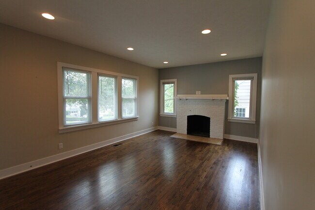 Building Photo - Dreamy 3 Bedroom house in Midtown