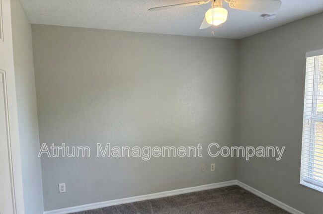 Building Photo - 116 W 19th St