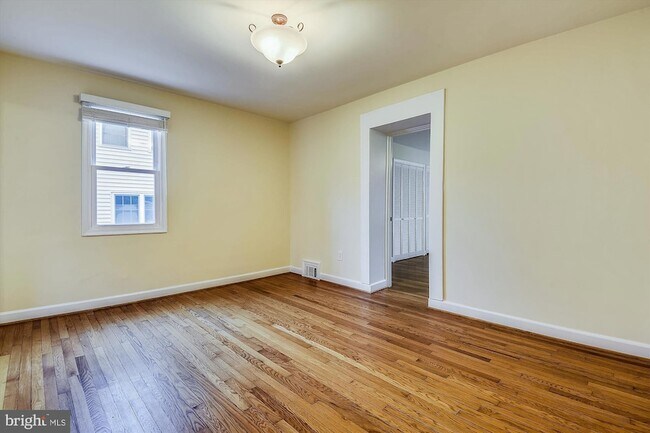 Building Photo - 210 E Hamilton Ave