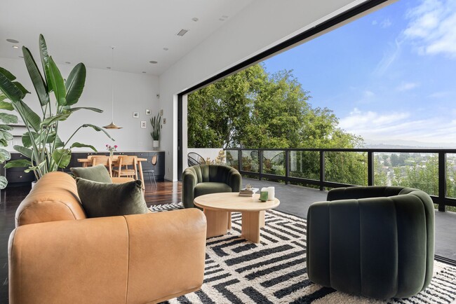 Building Photo - Architectural Contemporary with Panoramic ...