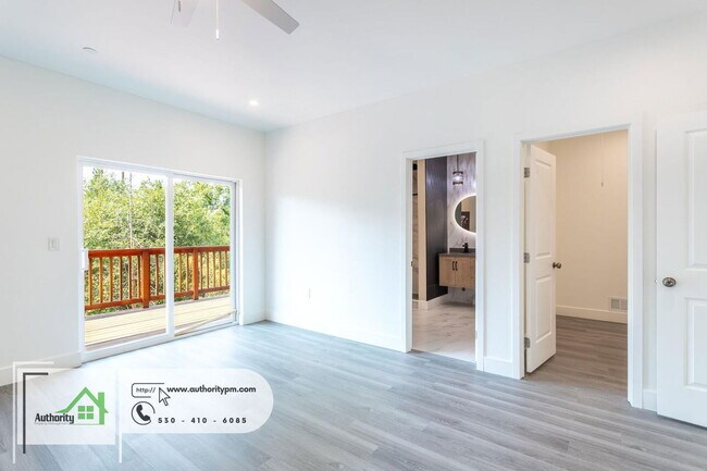 Building Photo - 1140 Redbud Dr