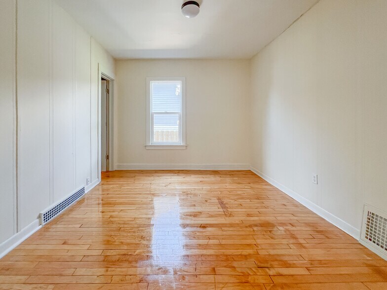 Building Photo - 1218 Bluff Ave