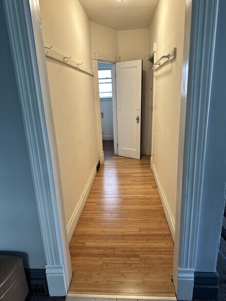 Building Photo - 1608 Main St