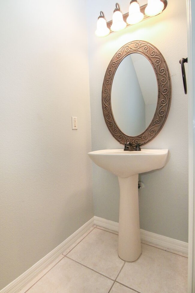 Building Photo - RENT BY MAY 15TH and RECEIVE 2 WEEKS OFF Y...