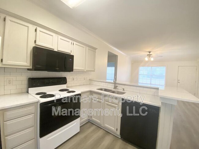 Building Photo - 1174 W Hendrix St