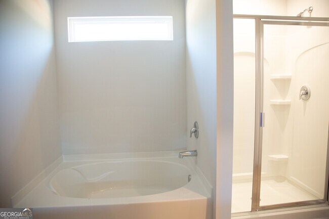 Building Photo - 19 Springwood Ln