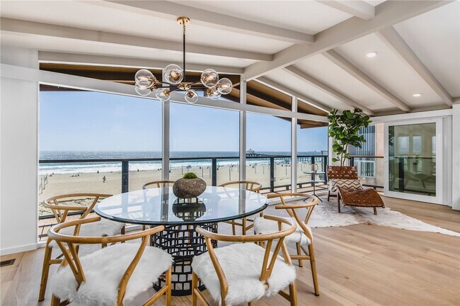 Building Photo - 816 The Strand