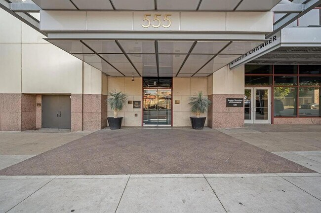 Building Photo - 555 E 5th St.