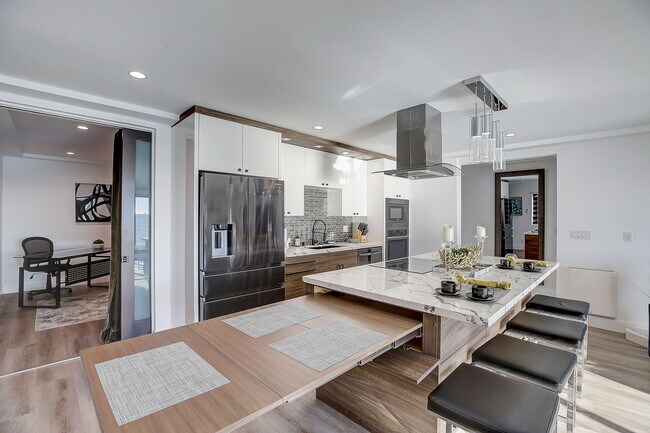 Building Photo - 1 62nd Pl