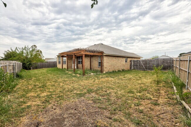 Building Photo - 2028 Old Central Dr