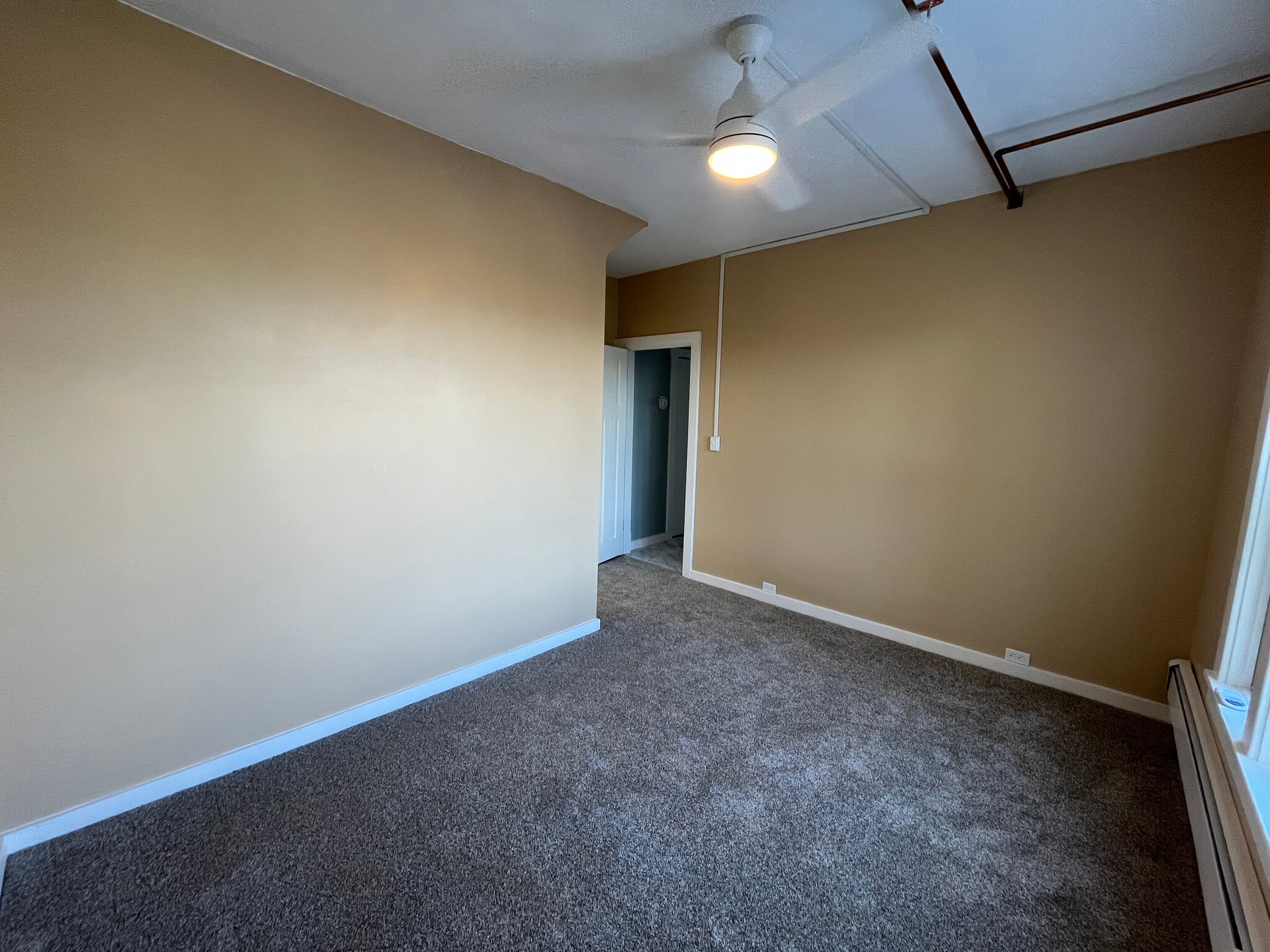 Building Photo - 1126 W Woolman St