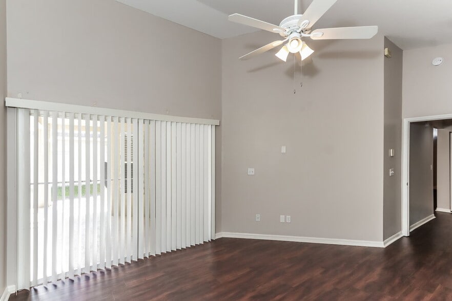 Building Photo - 1710 Wakefield Dr