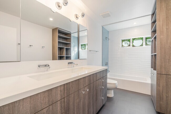 Building Photo - 686 Enchanted Way