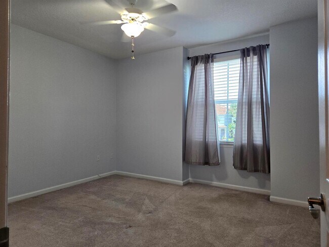 Building Photo - 2056 Alta Meadows Ln