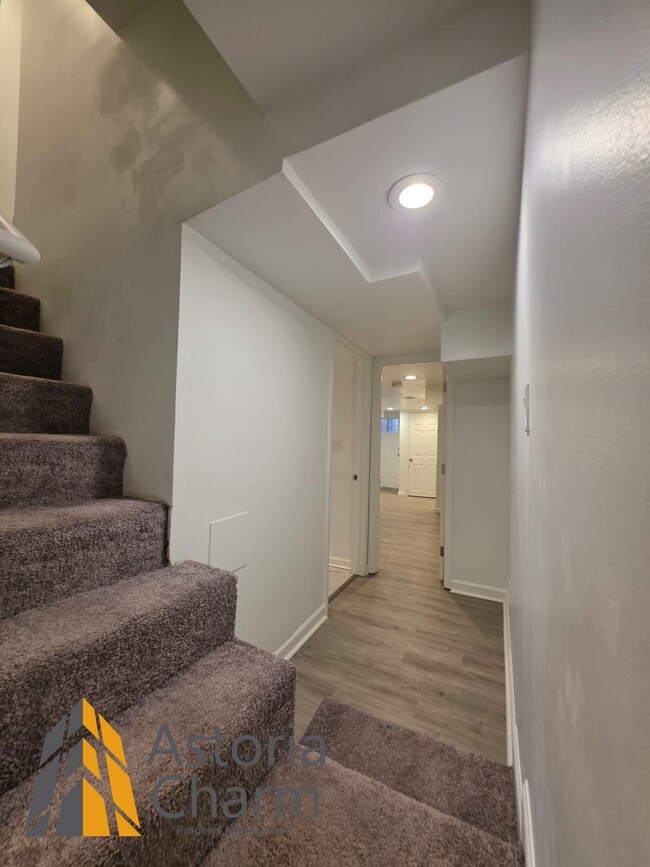 Building Photo - 3 Bedroom End Unit with Finished Basement and Fenced Yard on E 28th Street