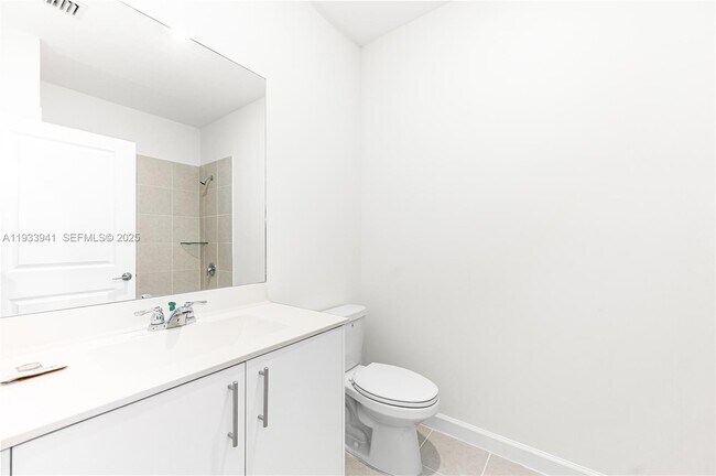 Building Photo - 2209 SE 30th St