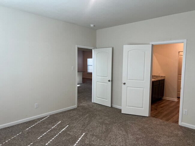 Building Photo - Room in House on Serena Dr