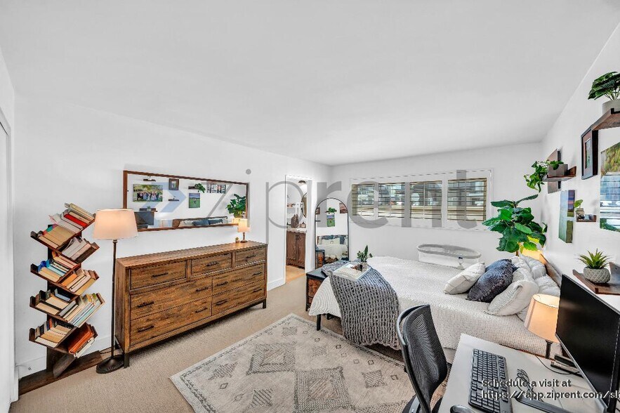 Building Photo - 2884 Sawtelle Blvd