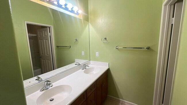 Building Photo - (APPLICATION PENDING) West Lancaster Singl...