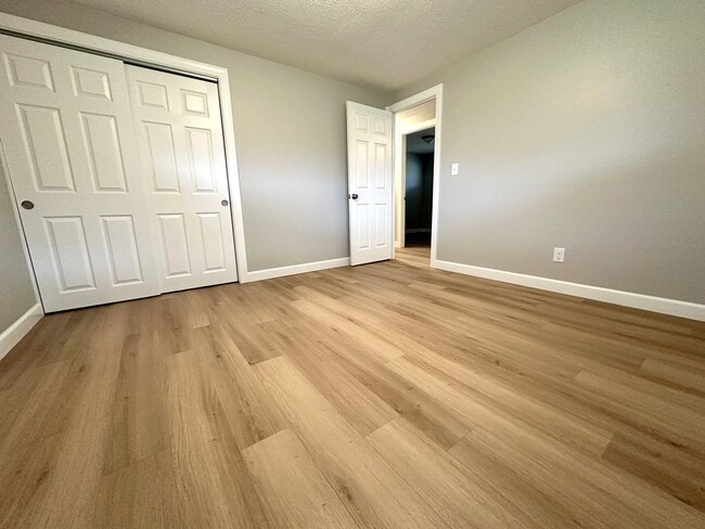 Building Photo - 305 Primrose Ln