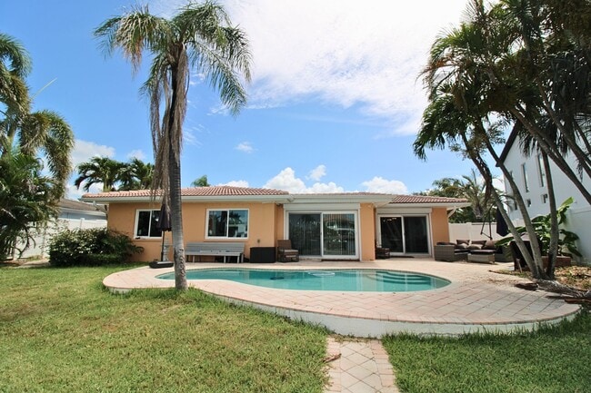 Building Photo - 10128 Yacht Club Dr