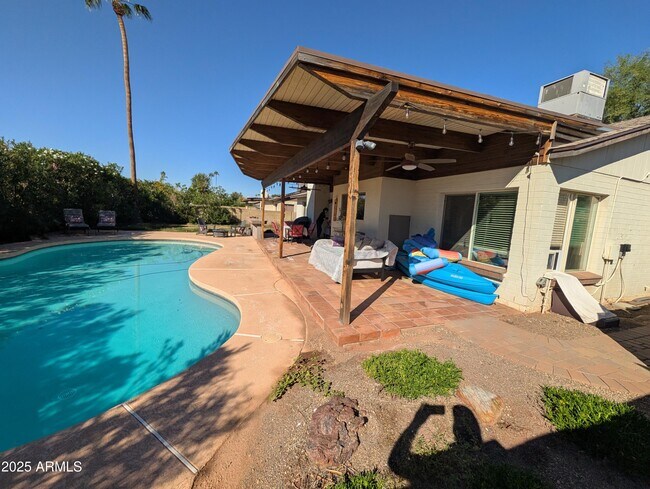 Building Photo - 4909 E Presidio Rd