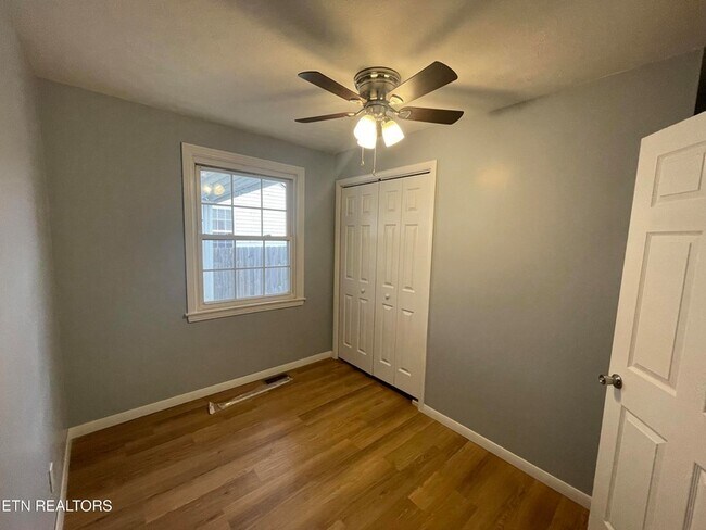 Building Photo - 937 Shamrock Ave