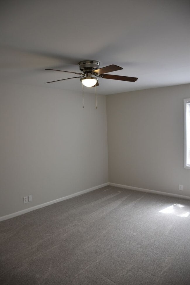 Building Photo - 553 Doral Country Dr