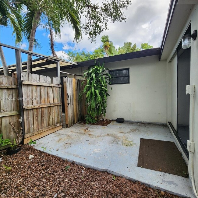 Building Photo - 1940 NE 31st Ct