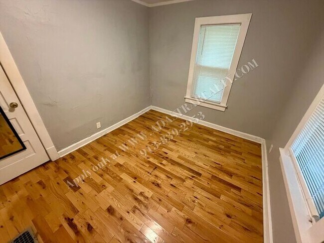 Building Photo - Beautiful Waldo Home-Available NOW!!